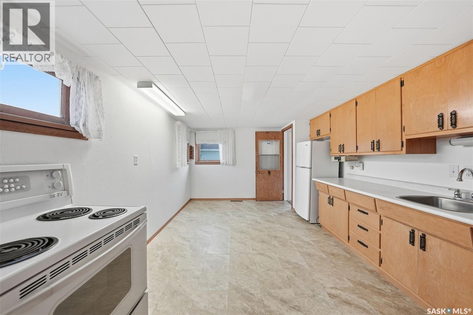 624 Saskatchewan Avenue, Imperial, SK - Indoor Photo Showing Kitchen