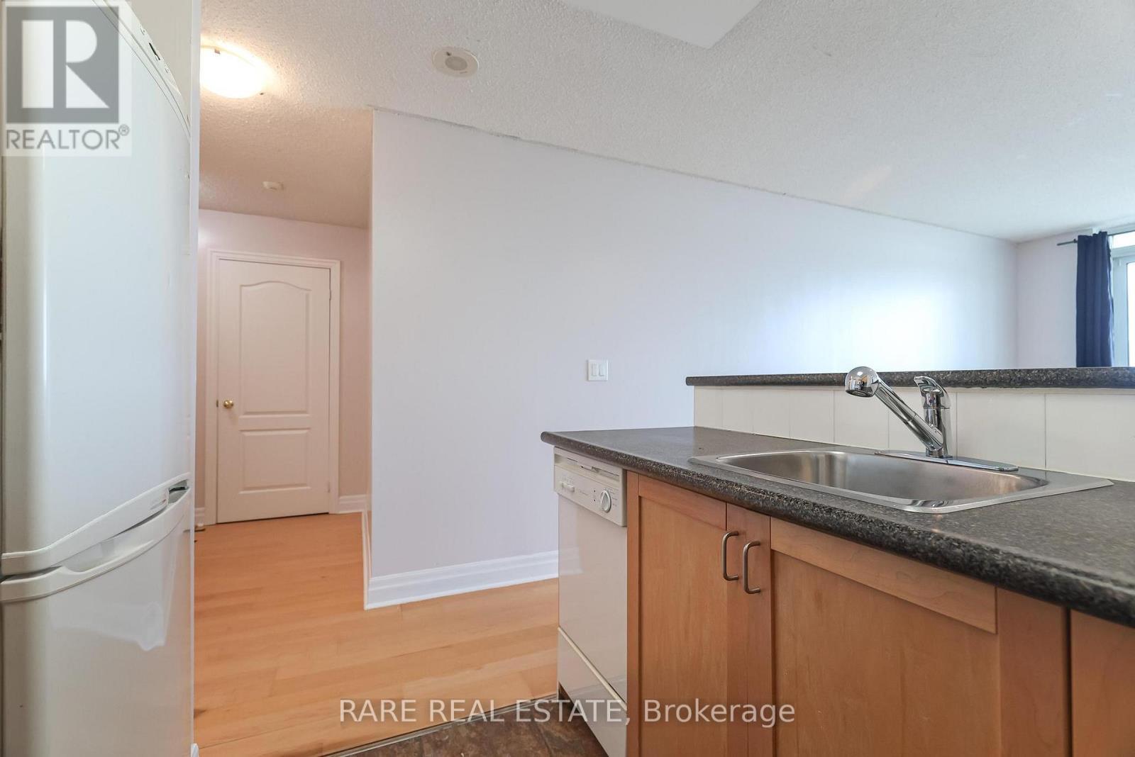1404 - 2121 Lakeshore Boulevard W, Toronto, ON - Indoor Photo Showing Kitchen