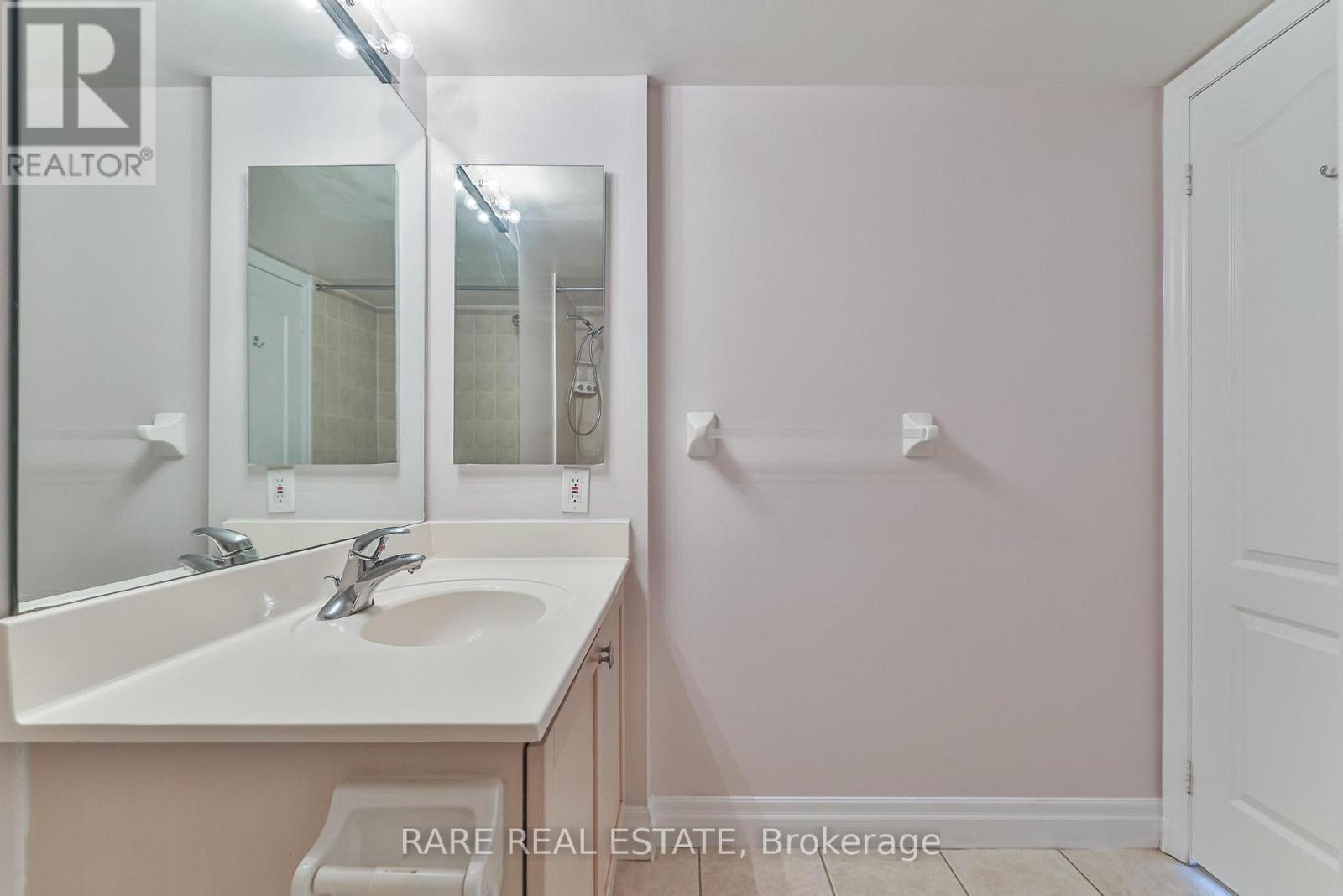 1404 - 2121 Lakeshore Boulevard W, Toronto, ON - Indoor Photo Showing Bathroom