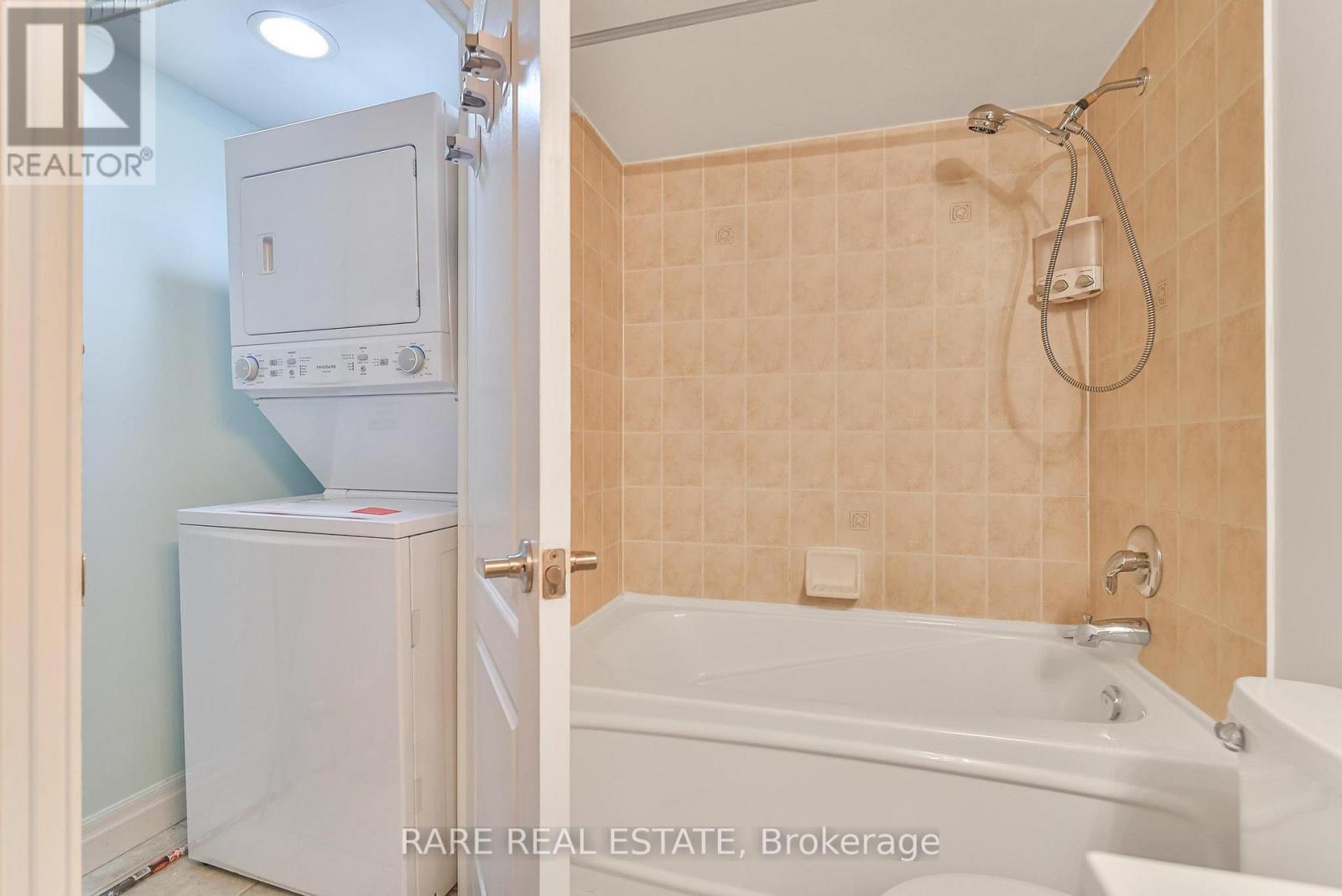 1404 - 2121 Lakeshore Boulevard W, Toronto, ON - Indoor Photo Showing Bathroom