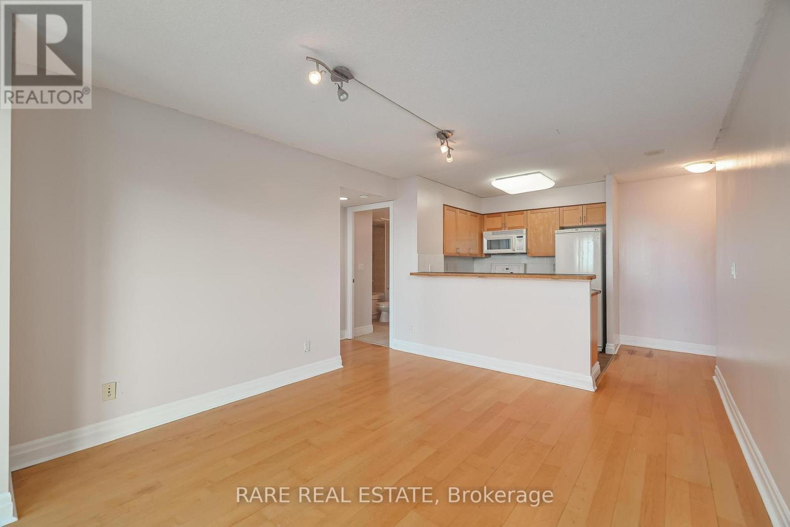 1404 - 2121 Lakeshore Boulevard W, Toronto, ON - Indoor Photo Showing Kitchen