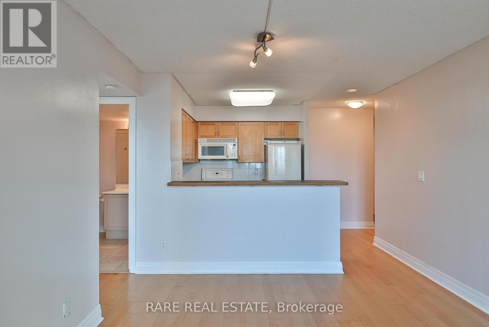 1404 - 2121 Lakeshore Boulevard W, Toronto, ON - Indoor Photo Showing Kitchen