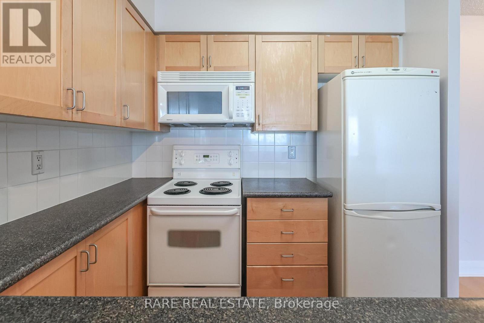 1404 - 2121 Lakeshore Boulevard W, Toronto, ON - Indoor Photo Showing Kitchen