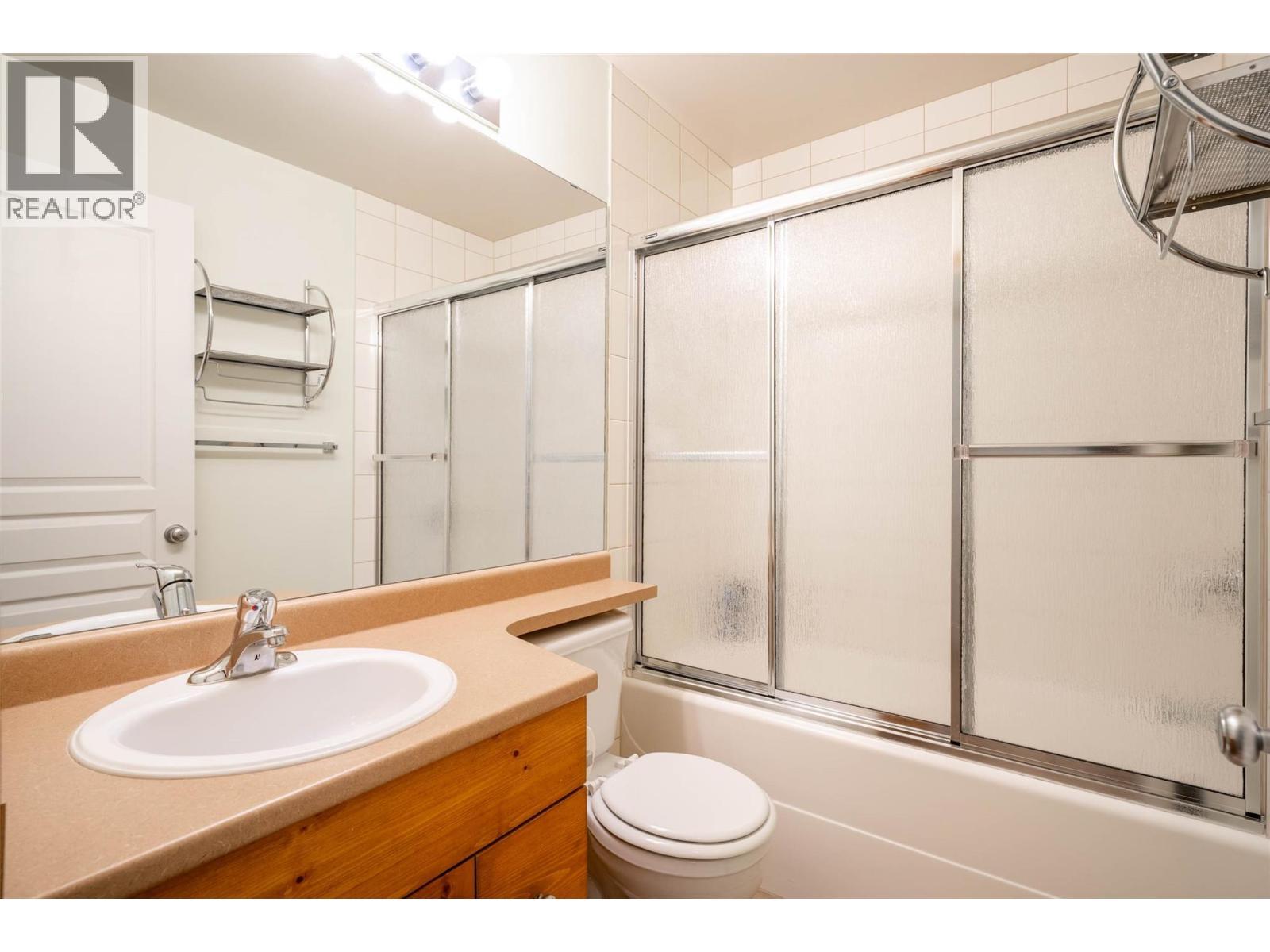 Full bathroom with shower and tub - 9812 Silver Star Road Unit# 103, Vernon, BC - Indoor Photo Showing Bathroom