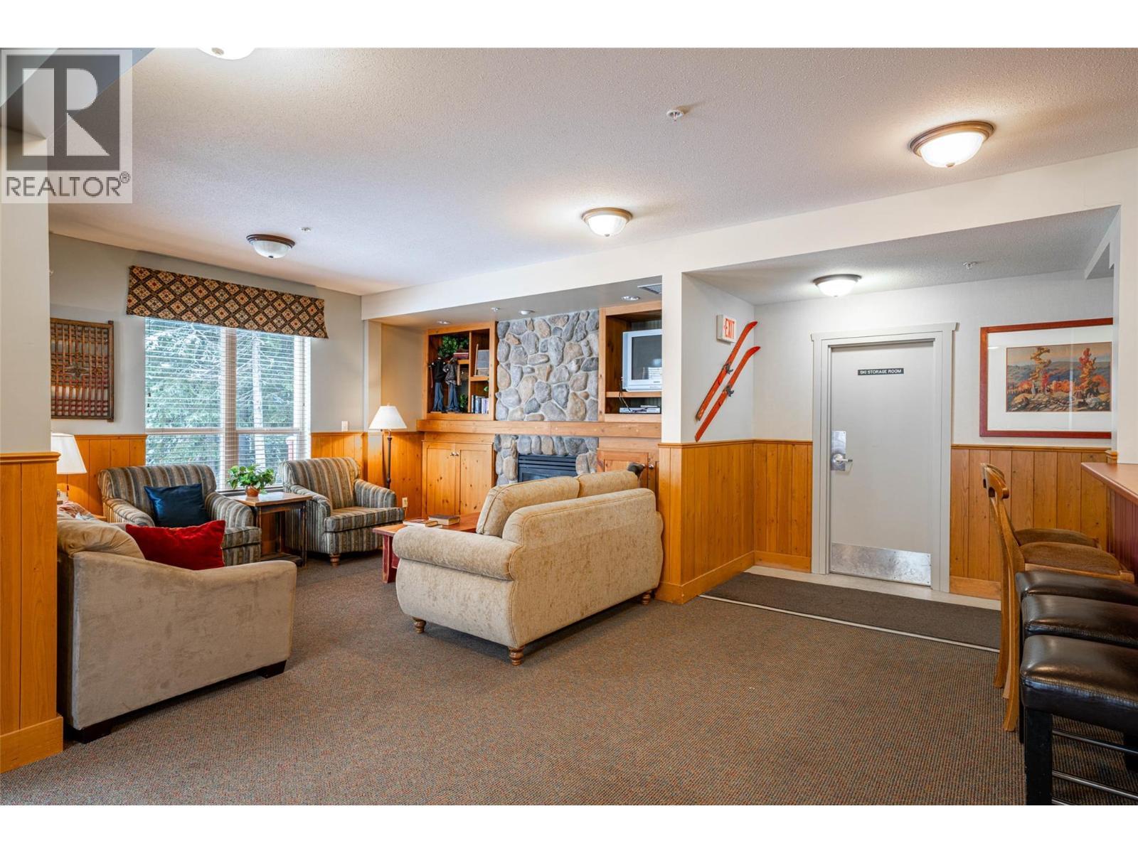 Communal area in the Wildwood Building - 9812 Silver Star Road Unit# 103, Vernon, BC - Indoor Photo Showing Living Room