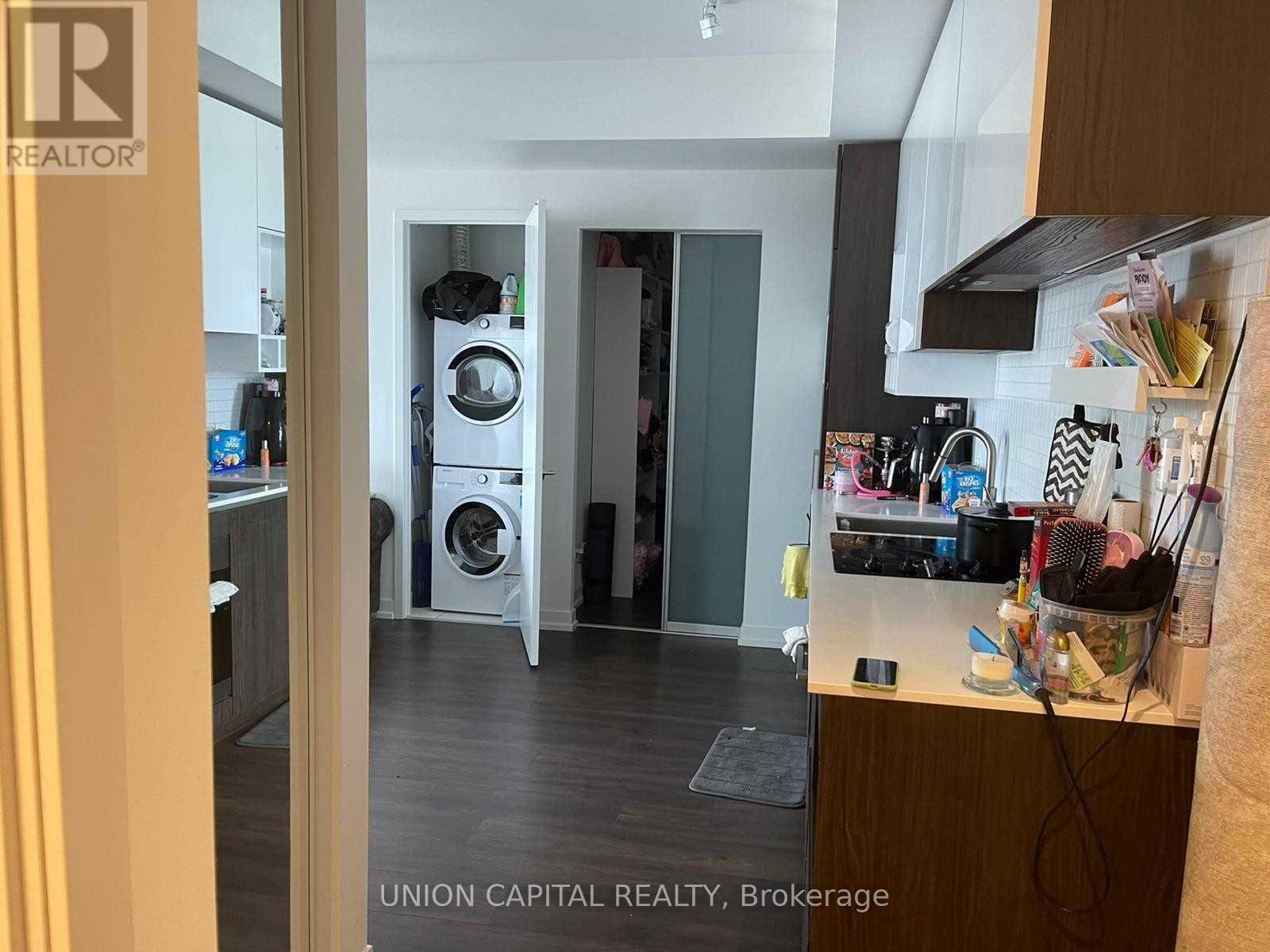 5212 - 5 Buttermill Avenue, Vaughan, ON - Indoor Photo Showing Laundry Room