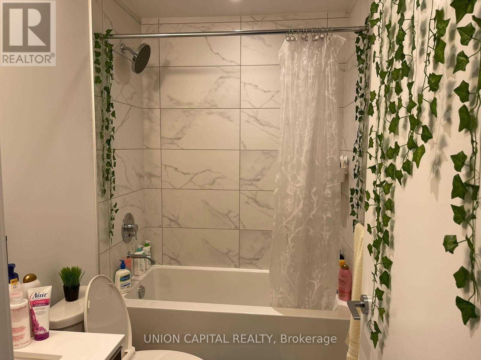 5212 - 5 Buttermill Avenue, Vaughan, ON - Indoor Photo Showing Bathroom