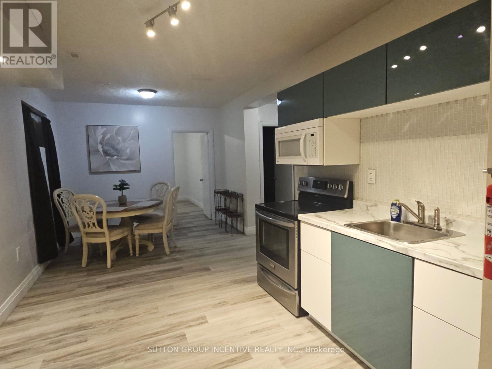 Unit 2 - 2091 25 Street, Innisfil, ON - Indoor Photo Showing Kitchen