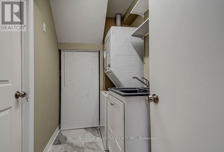 Unit 2 - 2091 25 Street, Innisfil, ON - Indoor Photo Showing Laundry Room