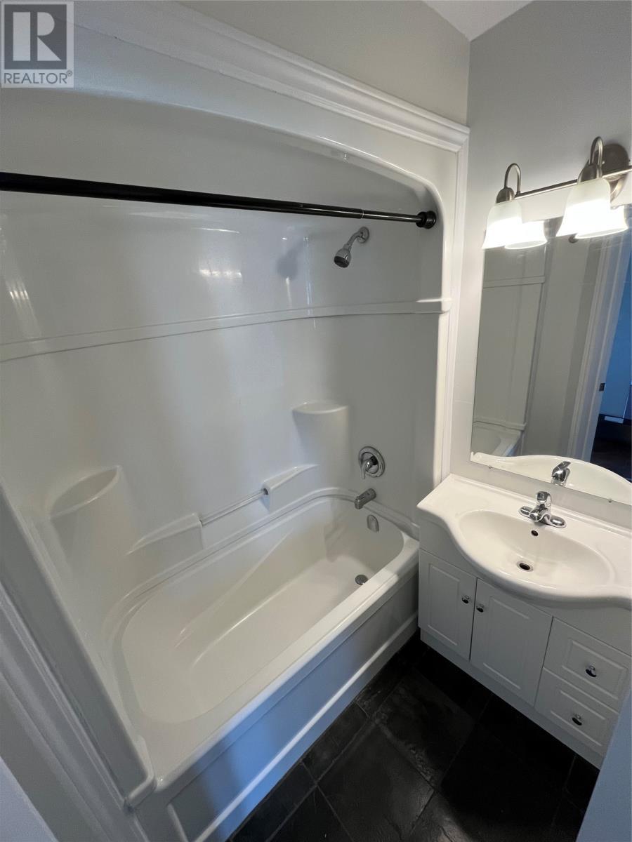 98 Commonwealth Avenue, Mount Pearl, NL - Indoor Photo Showing Bathroom
