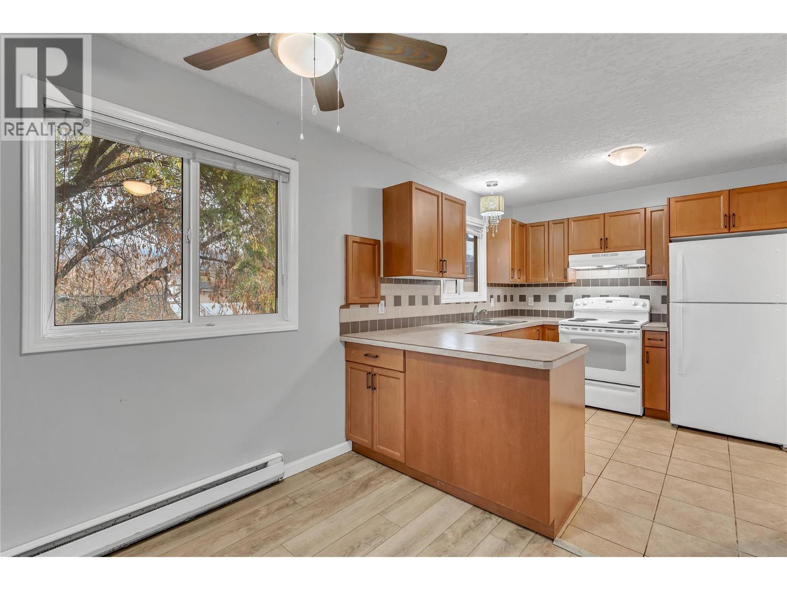 654 Wade Avenue W Unit# 101 & 201, Penticton, BC - Indoor Photo Showing Kitchen