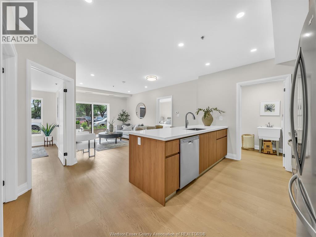 11646 Tecumseh Road Unit# 500, Windsor, ON - Indoor Photo Showing Kitchen