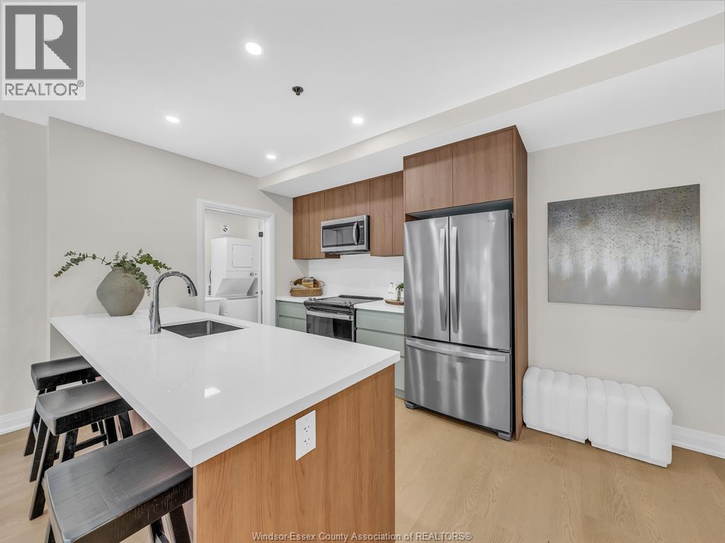 11646 Tecumseh Road Unit# 500, Windsor, ON - Indoor Photo Showing Kitchen With Stainless Steel Kitchen