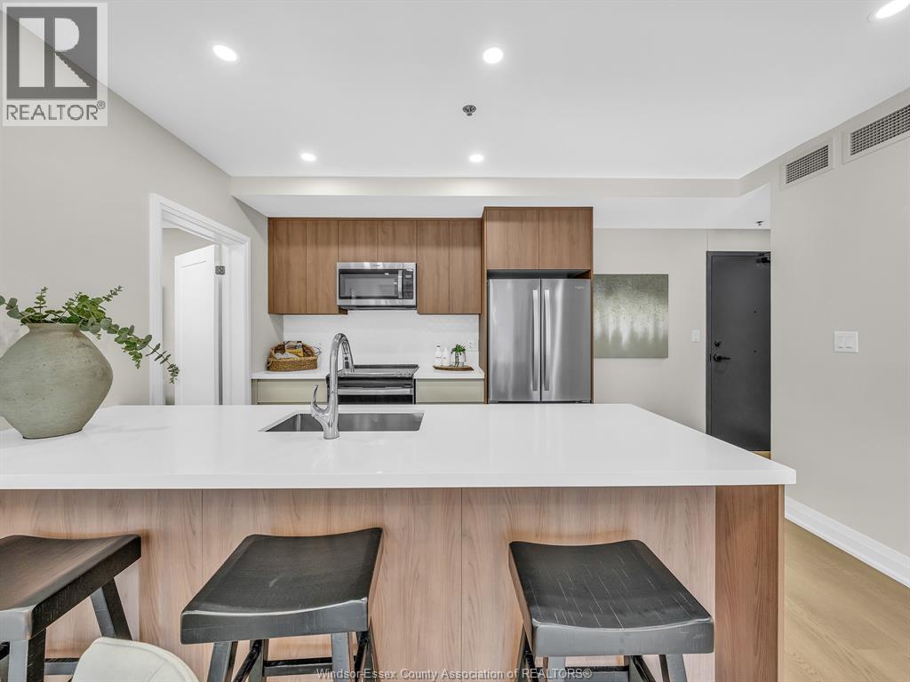 11646 Tecumseh Road Unit# 500, Windsor, ON - Indoor Photo Showing Kitchen With Stainless Steel Kitchen With Double Sink With Upgraded Kitchen