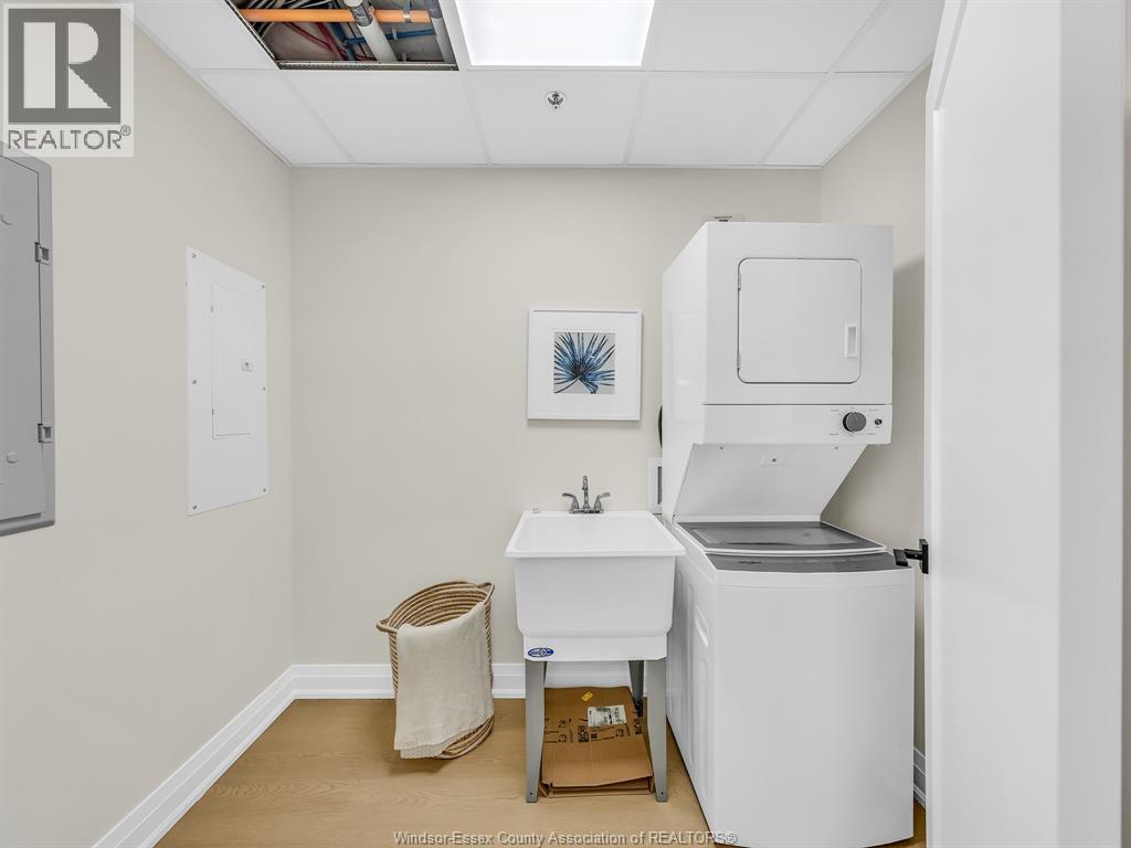 11646 Tecumseh Road Unit# 500, Windsor, ON - Indoor Photo Showing Laundry Room