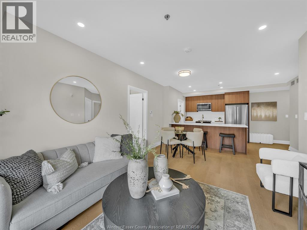 11646 Tecumseh Road Unit# 500, Windsor, ON - Indoor Photo Showing Living Room