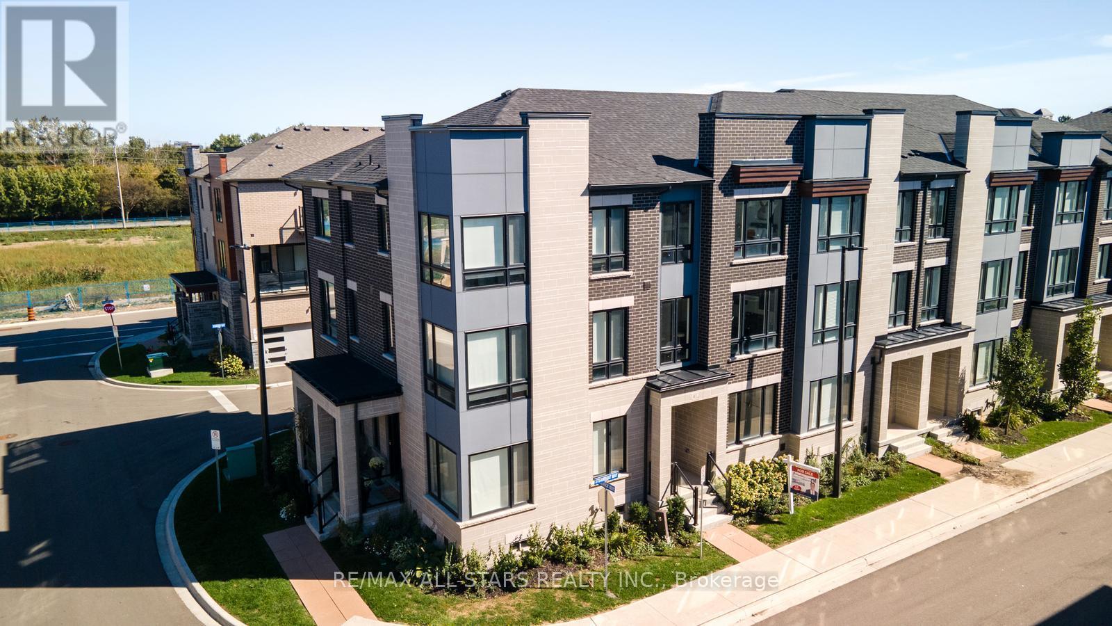 41 Steamboat Way, Whitby, ON - Outdoor