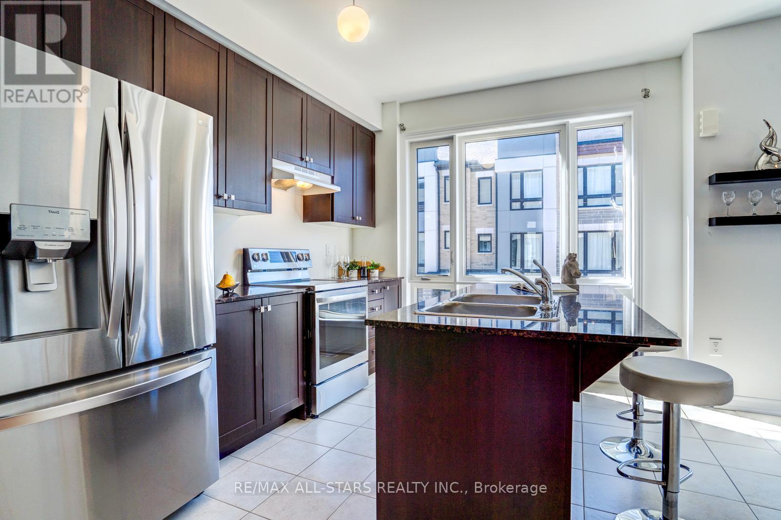 41 Steamboat Way, Whitby, ON - Indoor Photo Showing Kitchen With Double Sink