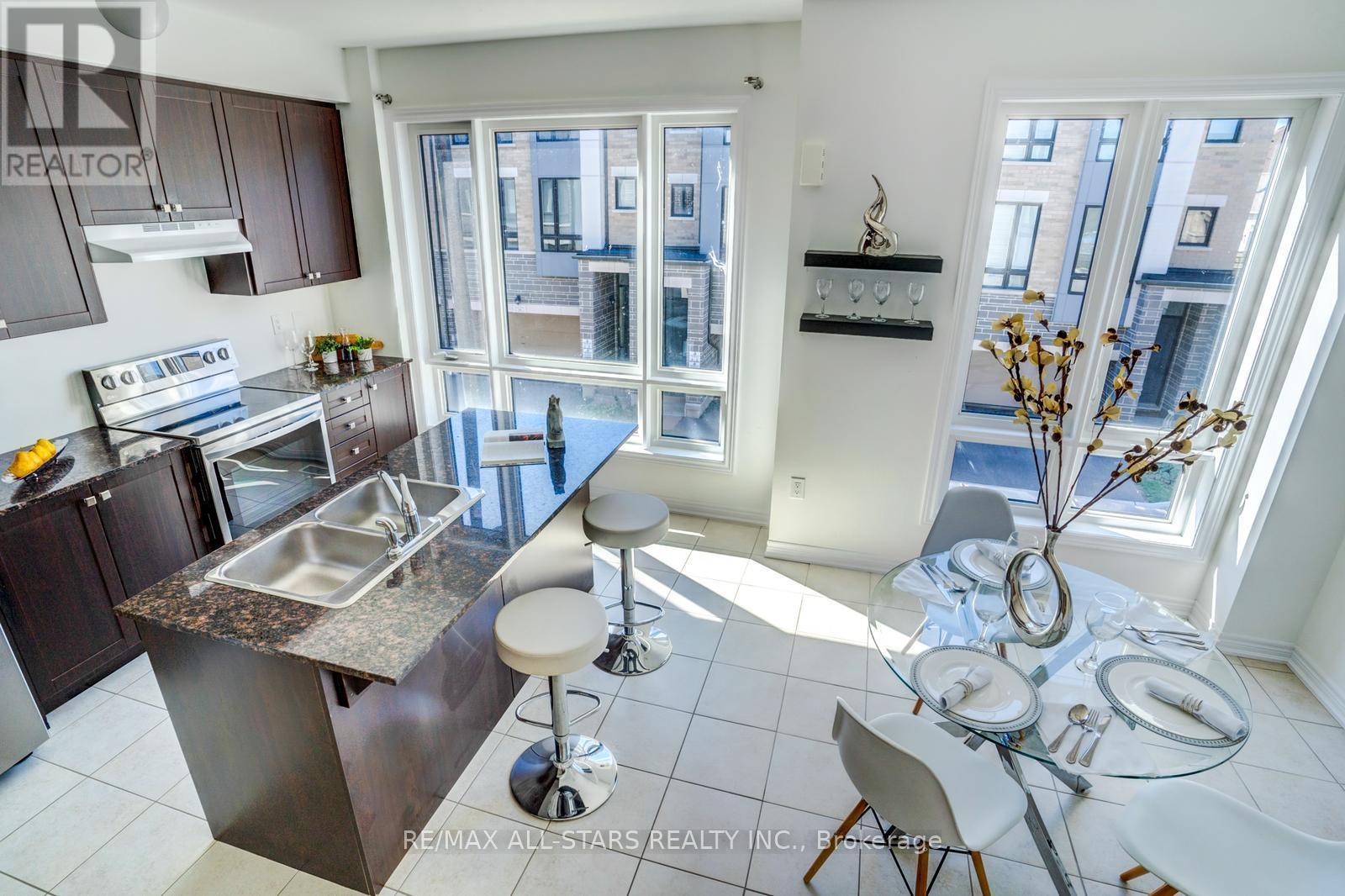 41 Steamboat Way, Whitby, ON - Indoor Photo Showing Kitchen