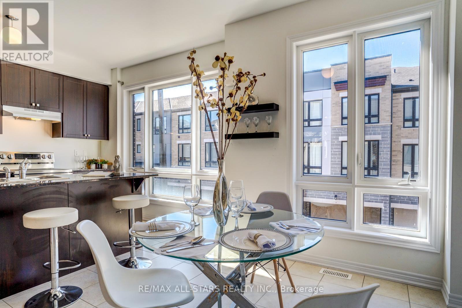 41 Steamboat Way, Whitby, ON - Indoor Photo Showing Dining Room