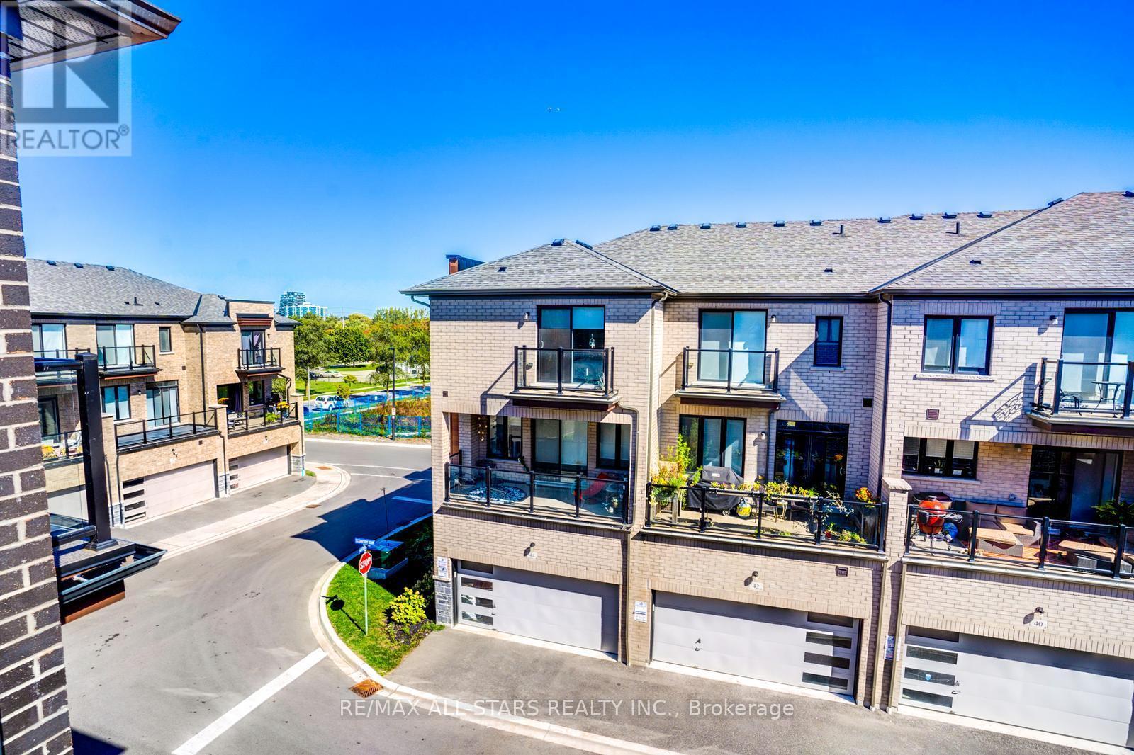 41 Steamboat Way, Whitby, ON - Outdoor