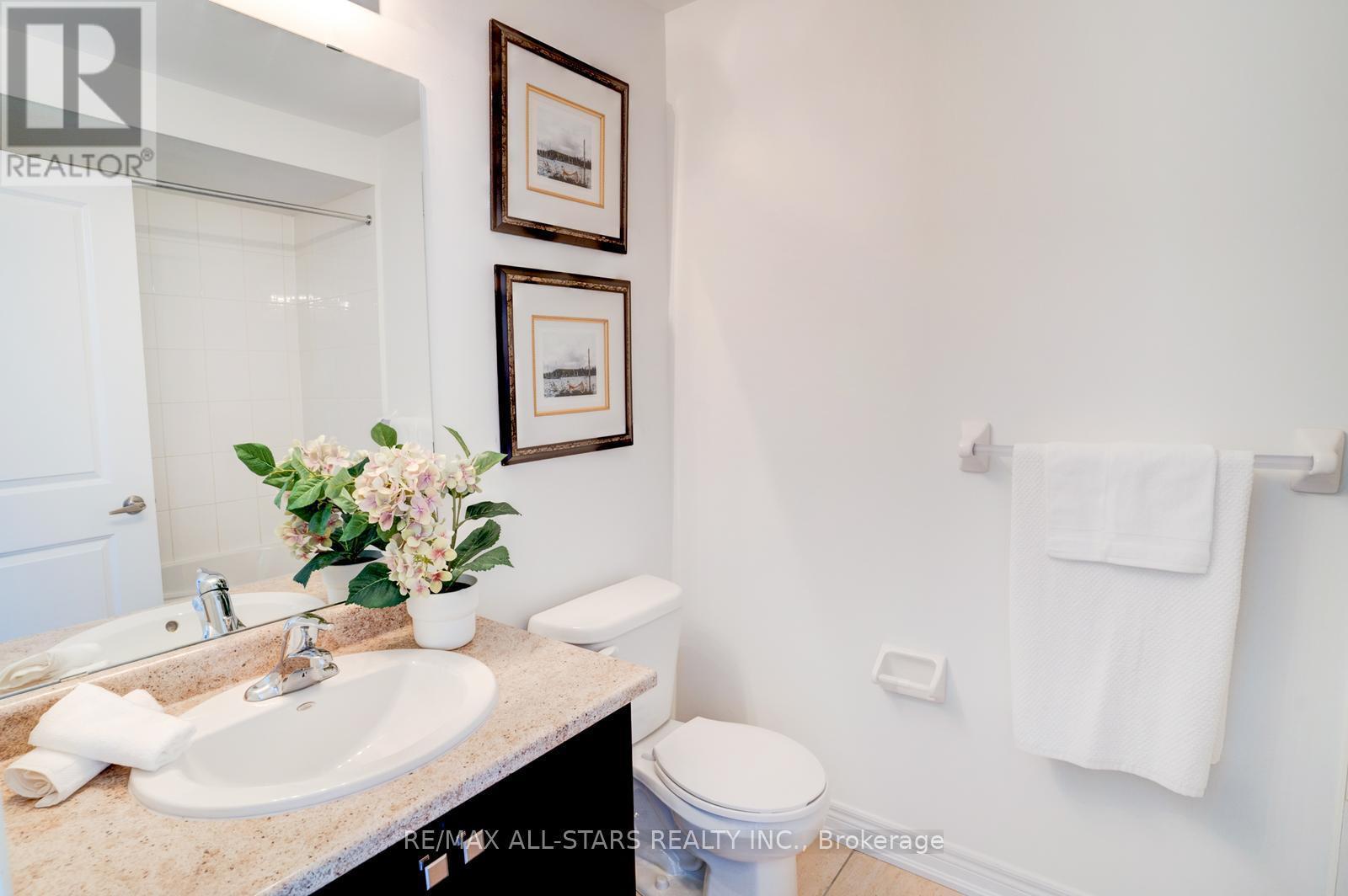 41 Steamboat Way, Whitby, ON - Indoor Photo Showing Bathroom
