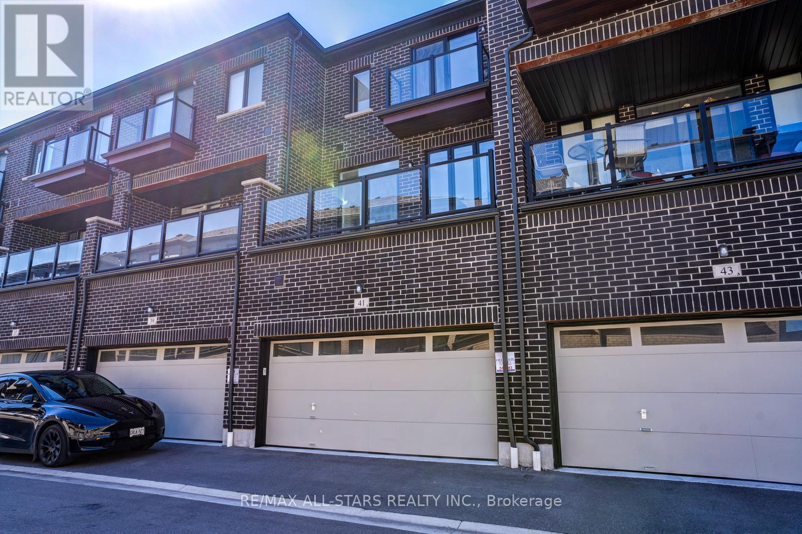 41 Steamboat Way, Whitby, ON - Outdoor With Exterior