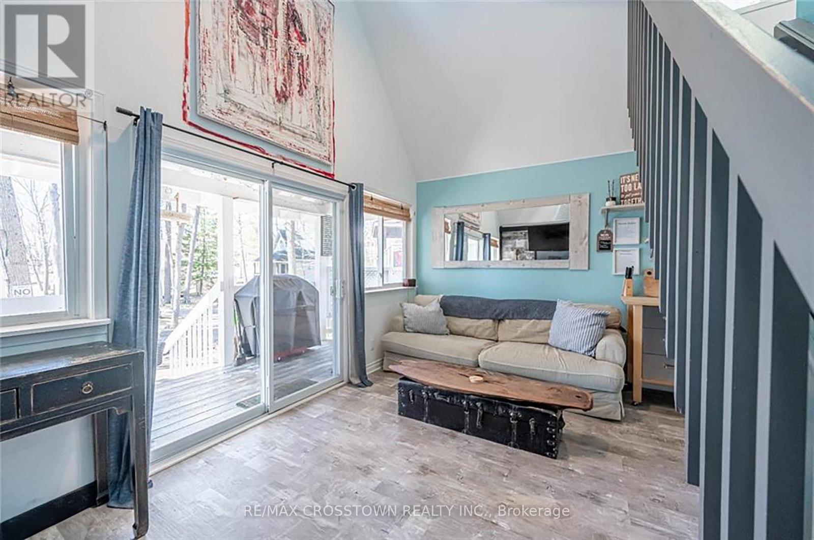 739 Concession 15 Road W, Tiny, ON - Indoor Photo Showing Living Room