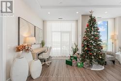 Bright Home Office Area Overlooking greenspace! -