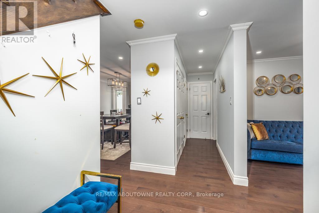 14 Sable Drive, Hamilton, ON - Indoor Photo Showing Other Room