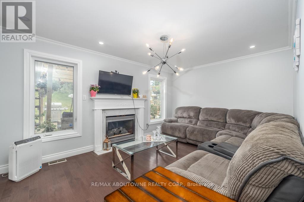 14 Sable Drive, Hamilton, ON - Indoor Photo Showing Living Room With Fireplace