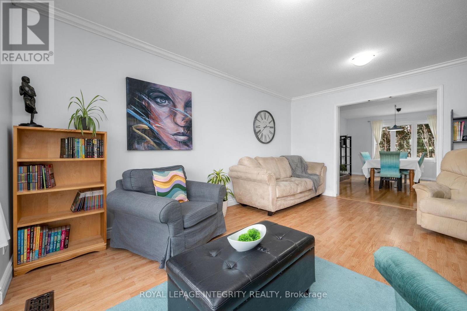 268 Mceachern Crescent, Ottawa, ON - Indoor Photo Showing Living Room
