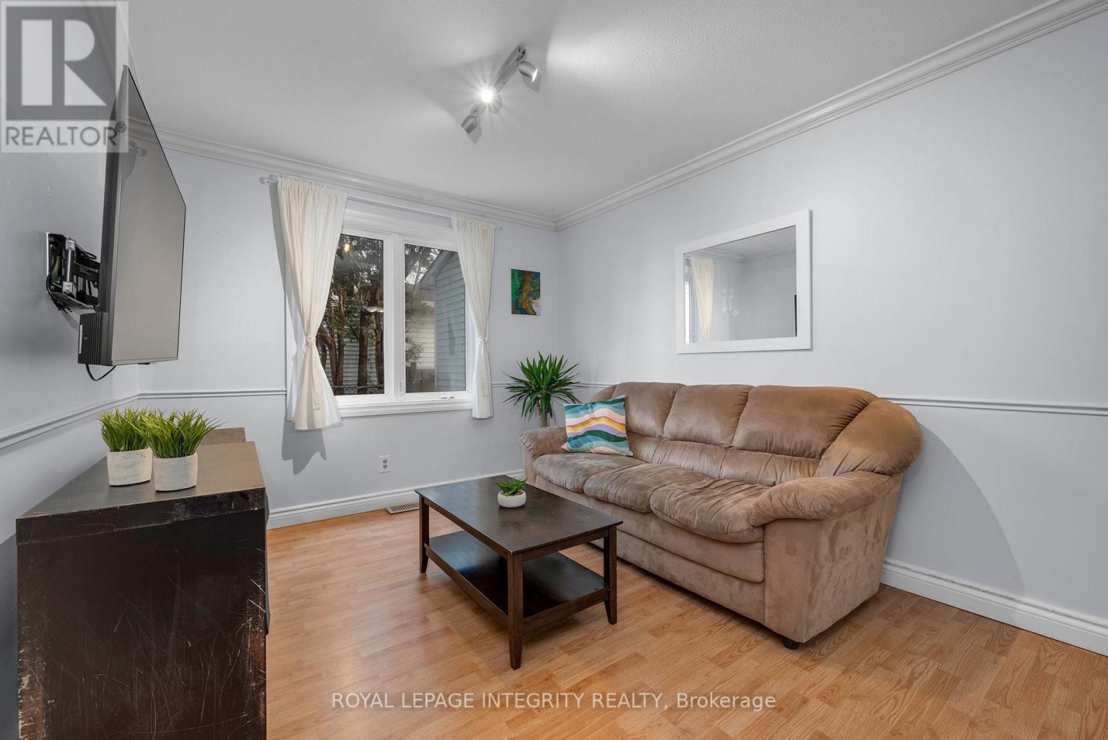 268 Mceachern Crescent, Ottawa, ON - Indoor Photo Showing Living Room