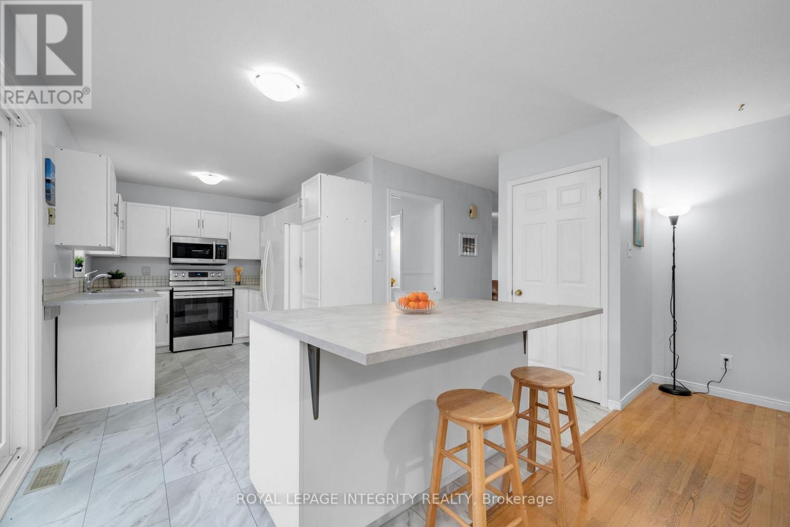 268 Mceachern Crescent, Ottawa, ON - Indoor Photo Showing Kitchen