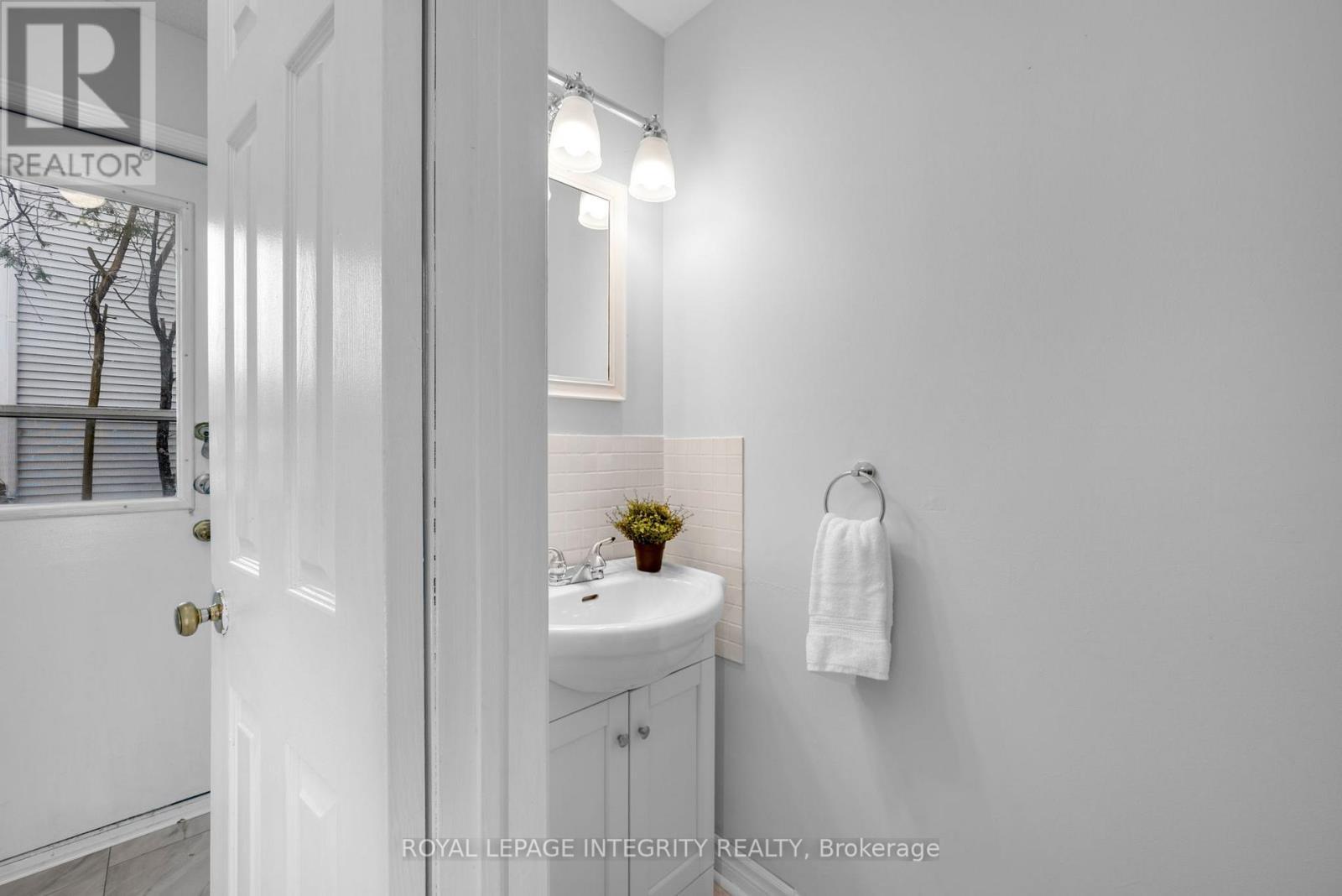 268 Mceachern Crescent, Ottawa, ON - Indoor Photo Showing Bathroom