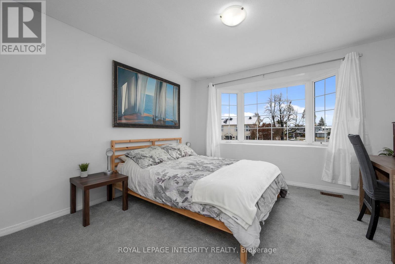 268 Mceachern Crescent, Ottawa, ON - Indoor Photo Showing Bedroom