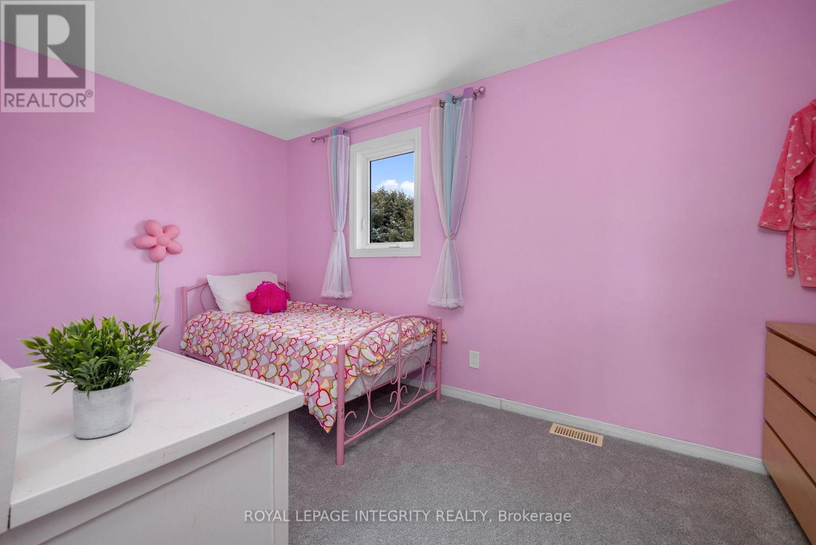 268 Mceachern Crescent, Ottawa, ON - Indoor Photo Showing Bedroom
