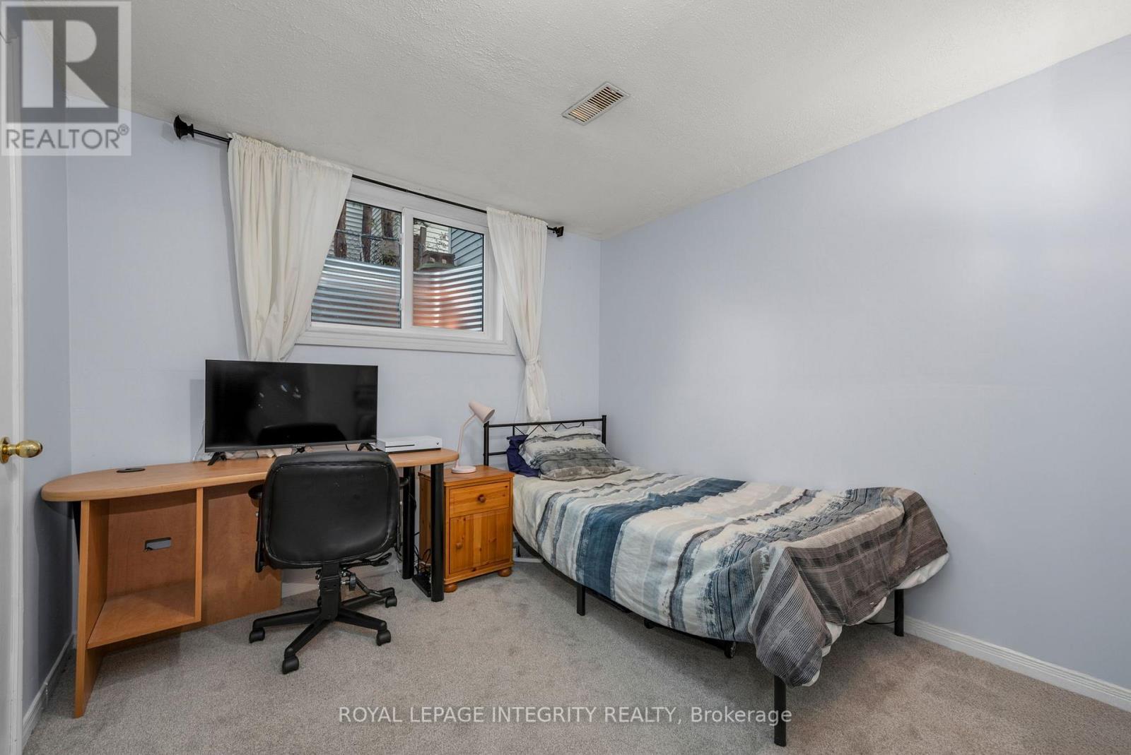 268 Mceachern Crescent, Ottawa, ON - Indoor Photo Showing Bedroom