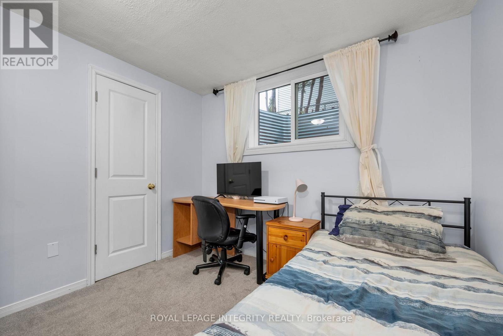 268 Mceachern Crescent, Ottawa, ON - Indoor Photo Showing Bedroom