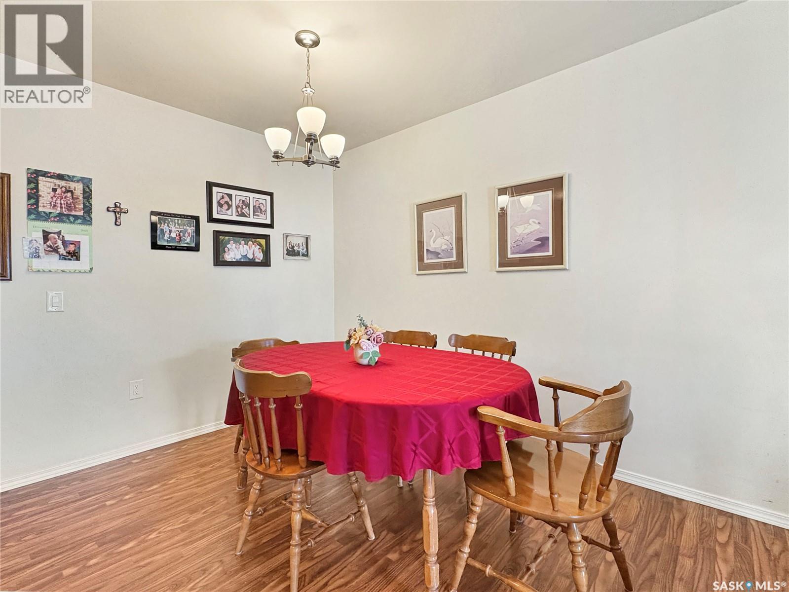 317 1802 106Th Street, North Battleford, SK - Indoor Photo Showing Dining Room