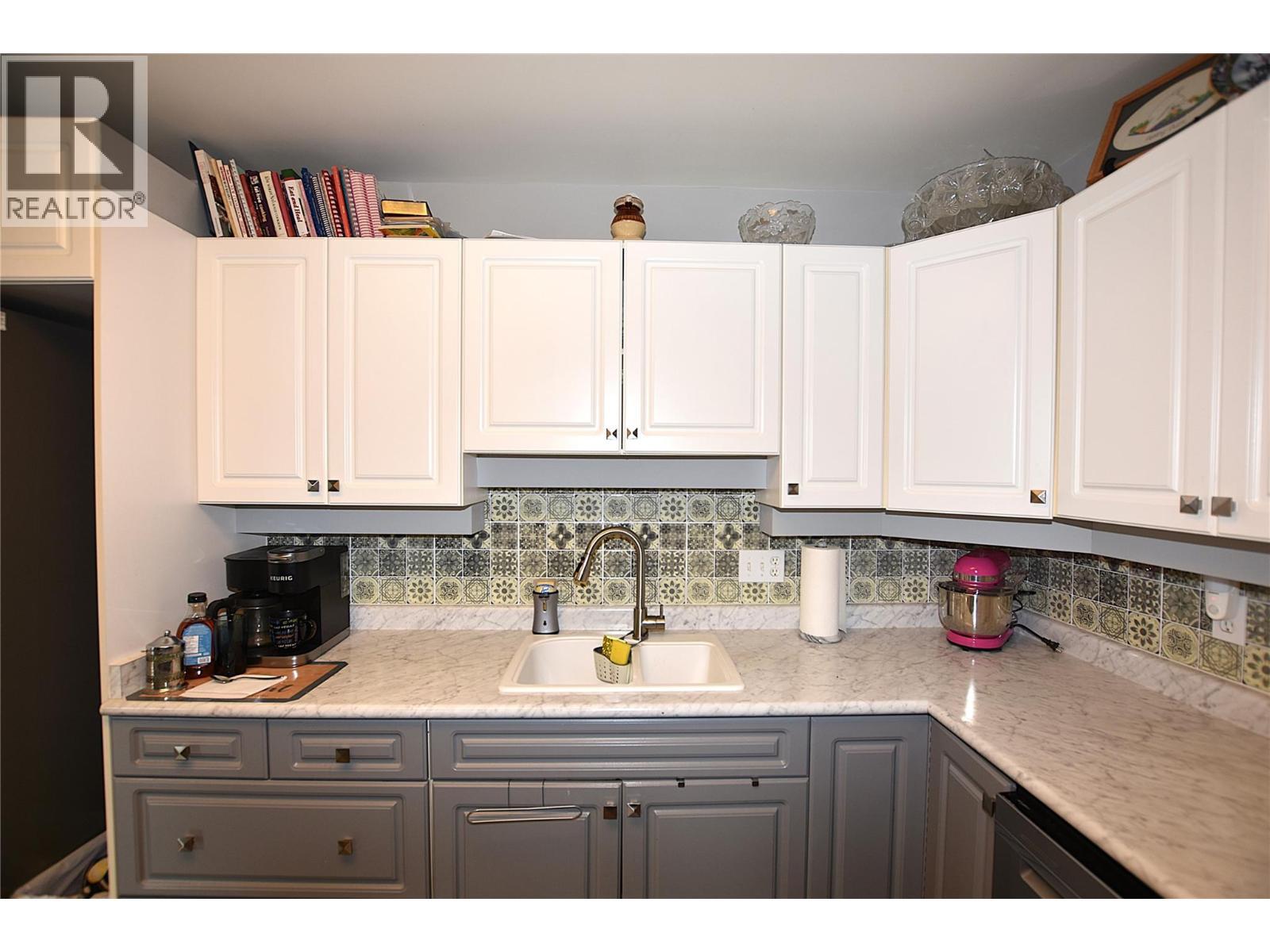 145 Falcon Avenue, Vernon, BC - Indoor Photo Showing Kitchen