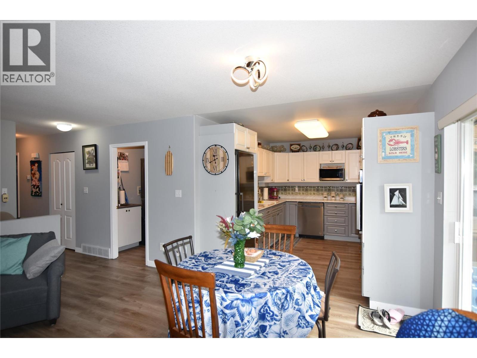 dining beside the kitchen - 145 Falcon Avenue, Vernon, BC - Indoor Photo Showing Dining Room