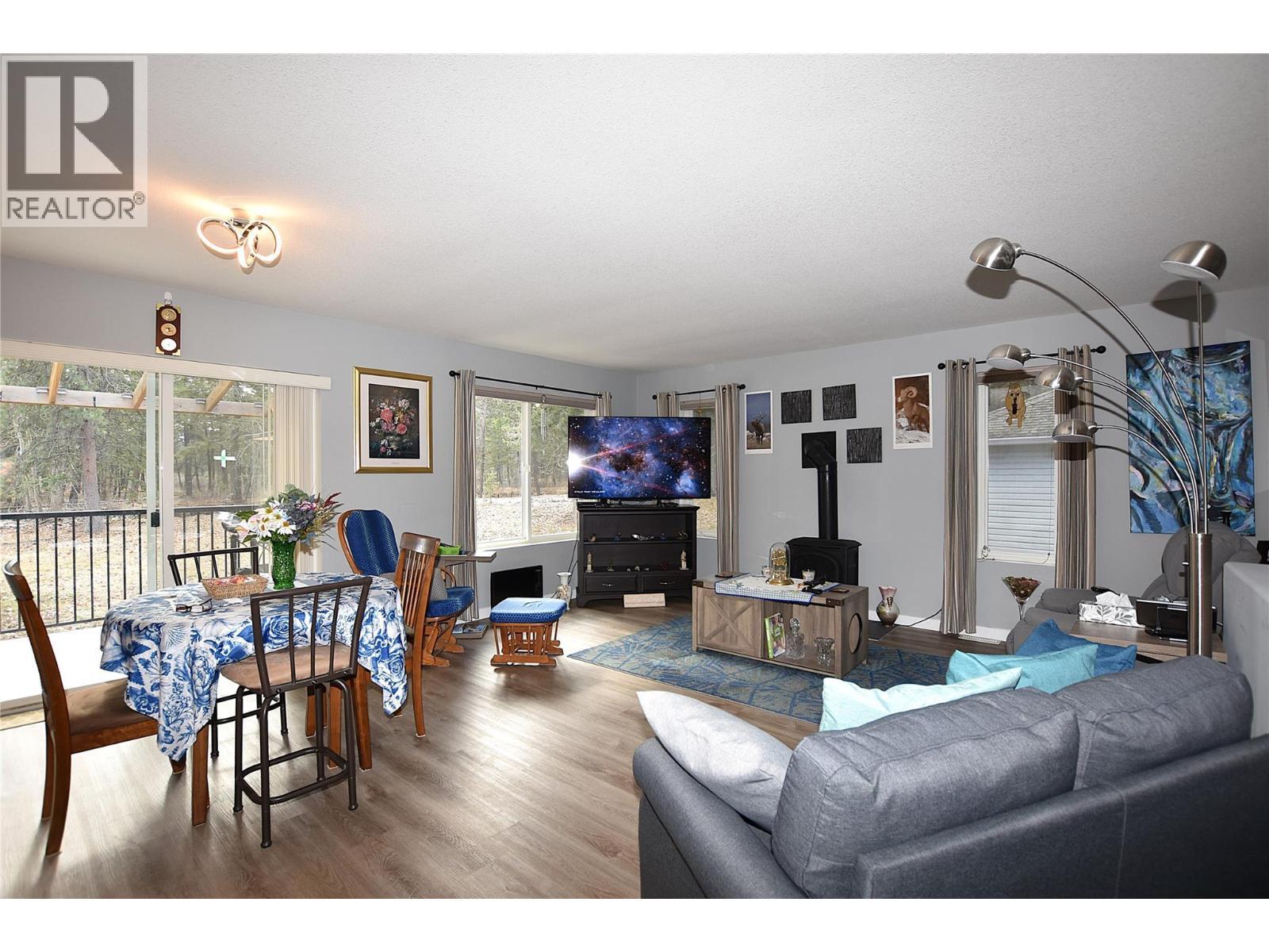 lots of natural light from the windows - 145 Falcon Avenue, Vernon, BC - Indoor Photo Showing Living Room