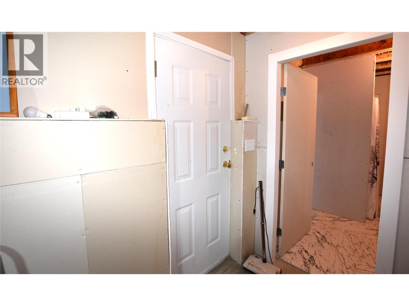 Walk out basement - 145 Falcon Avenue, Vernon, BC - Indoor Photo Showing Other Room