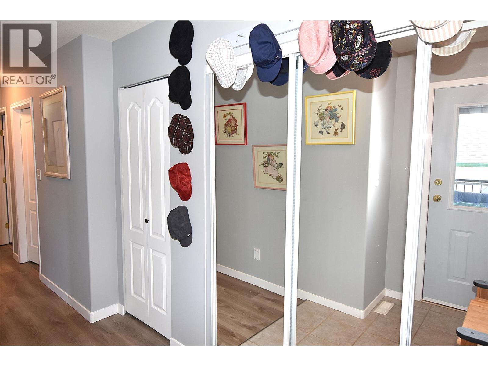 inside the front door - 145 Falcon Avenue, Vernon, BC - Indoor Photo Showing Other Room