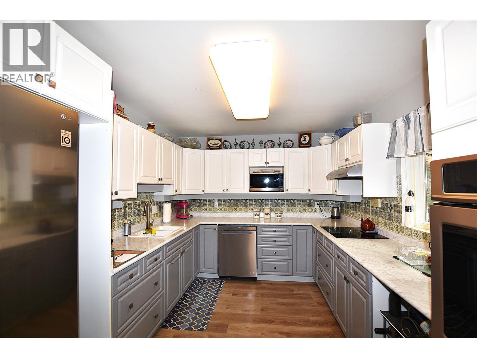 Updated kitchen - 145 Falcon Avenue, Vernon, BC - Indoor Photo Showing Kitchen