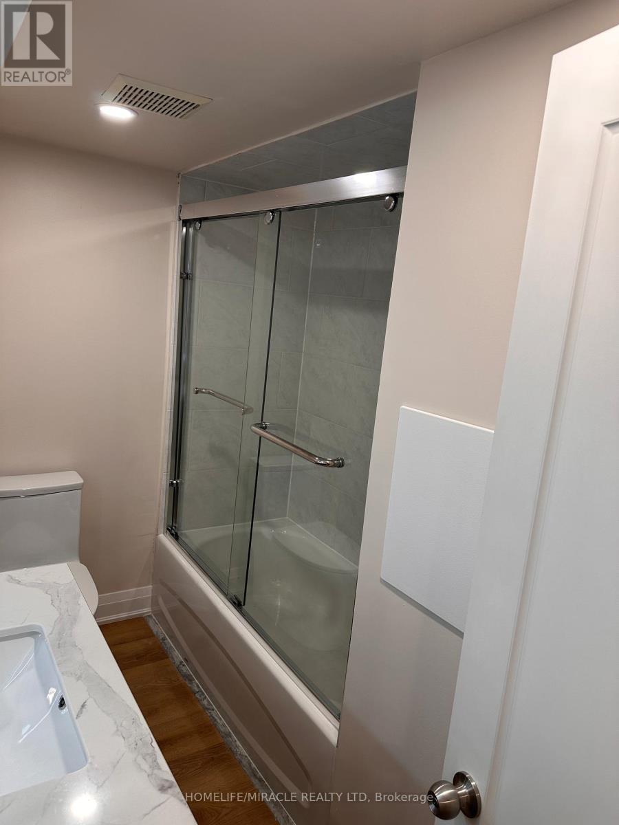 7362 Aspen Avenue, Mississauga, ON - Indoor Photo Showing Bathroom