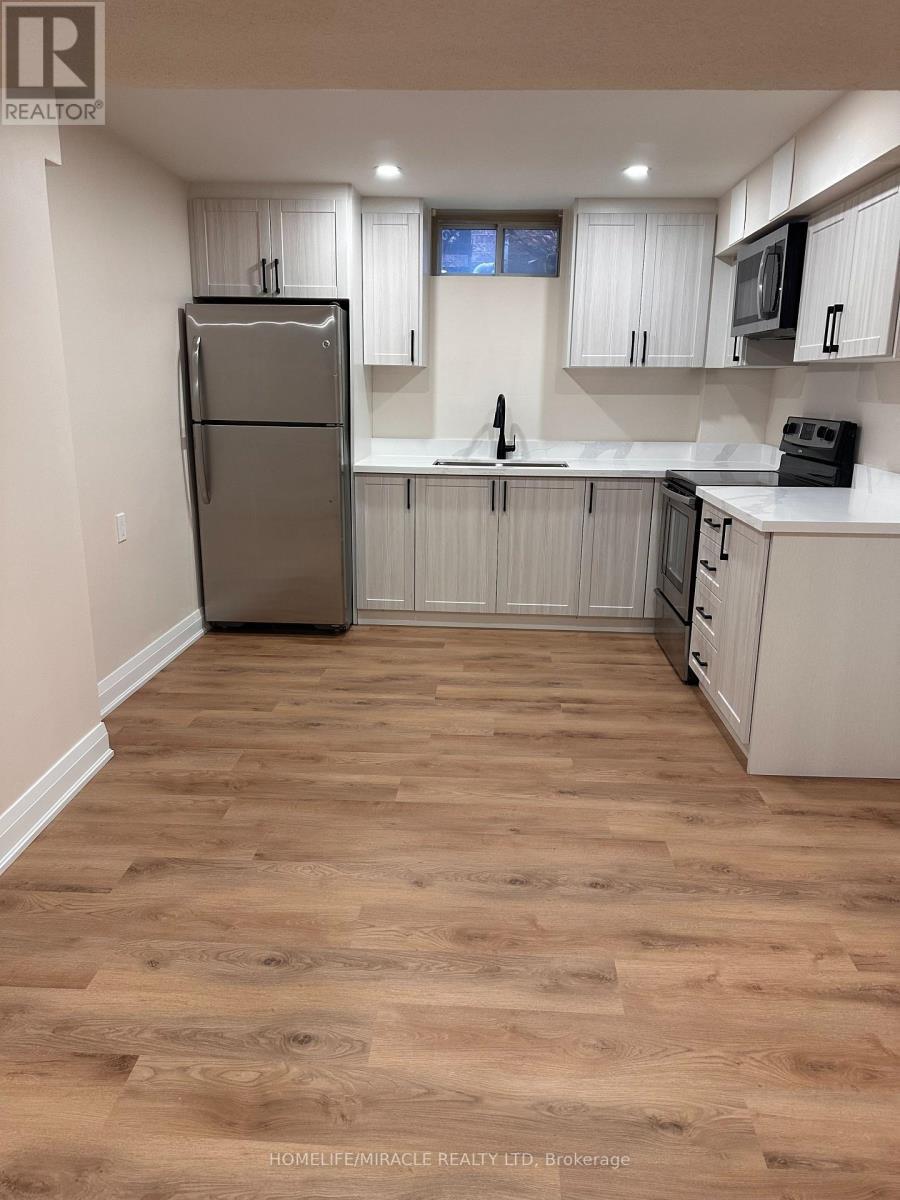 7362 Aspen Avenue, Mississauga, ON - Indoor Photo Showing Kitchen