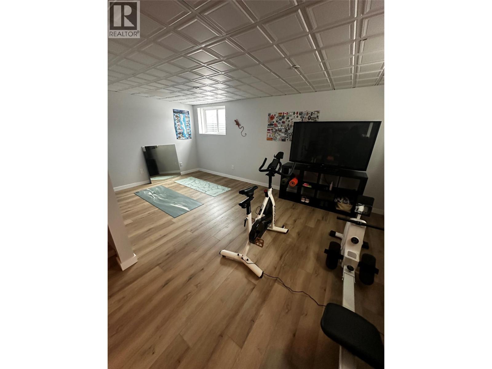 5213 40 St Ne Street, Chetwynd, BC - Indoor