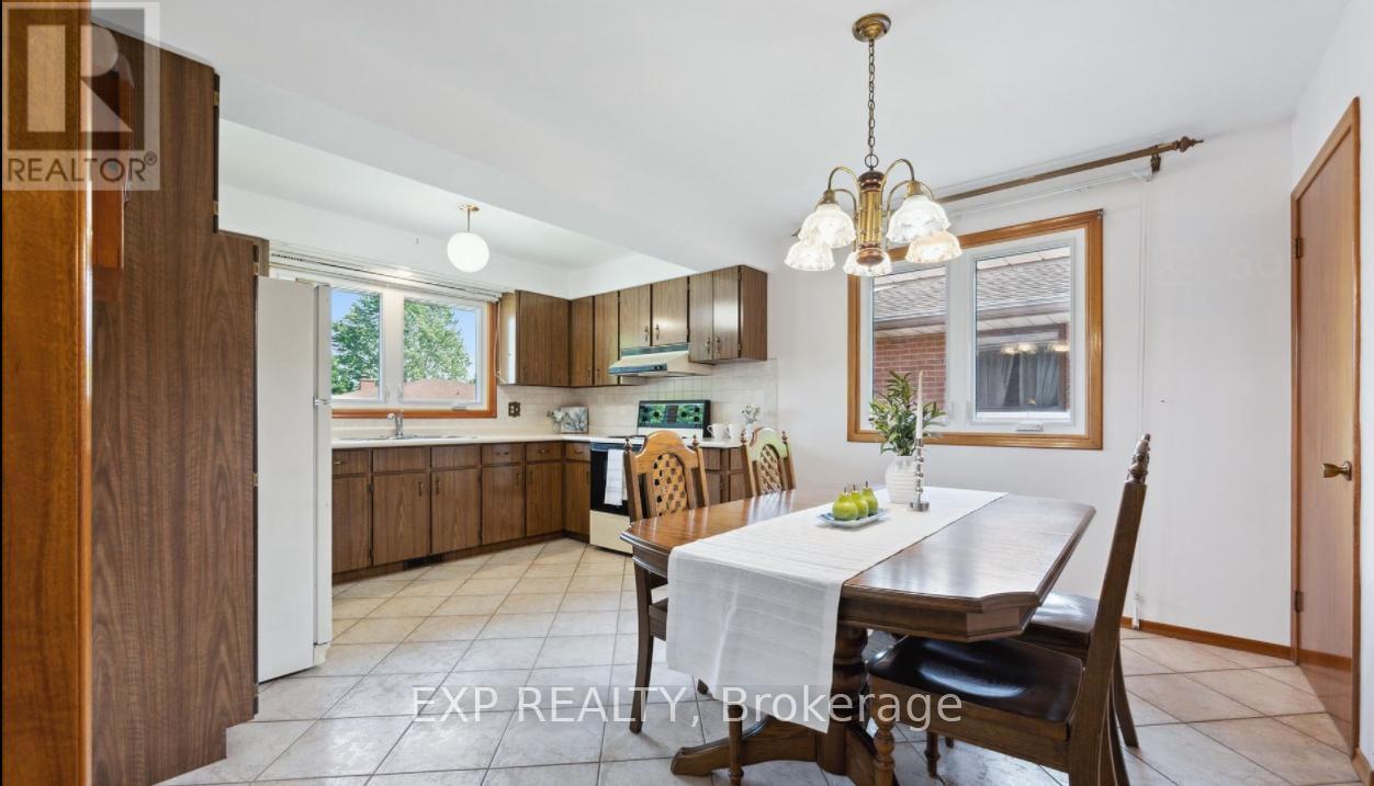 27 Palermo Crescent, Guelph, ON - Indoor Photo Showing Dining Room
